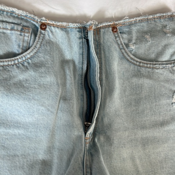 BNWT ZARA CUT OFF DENIM SHORTS - Picture 3 of 5